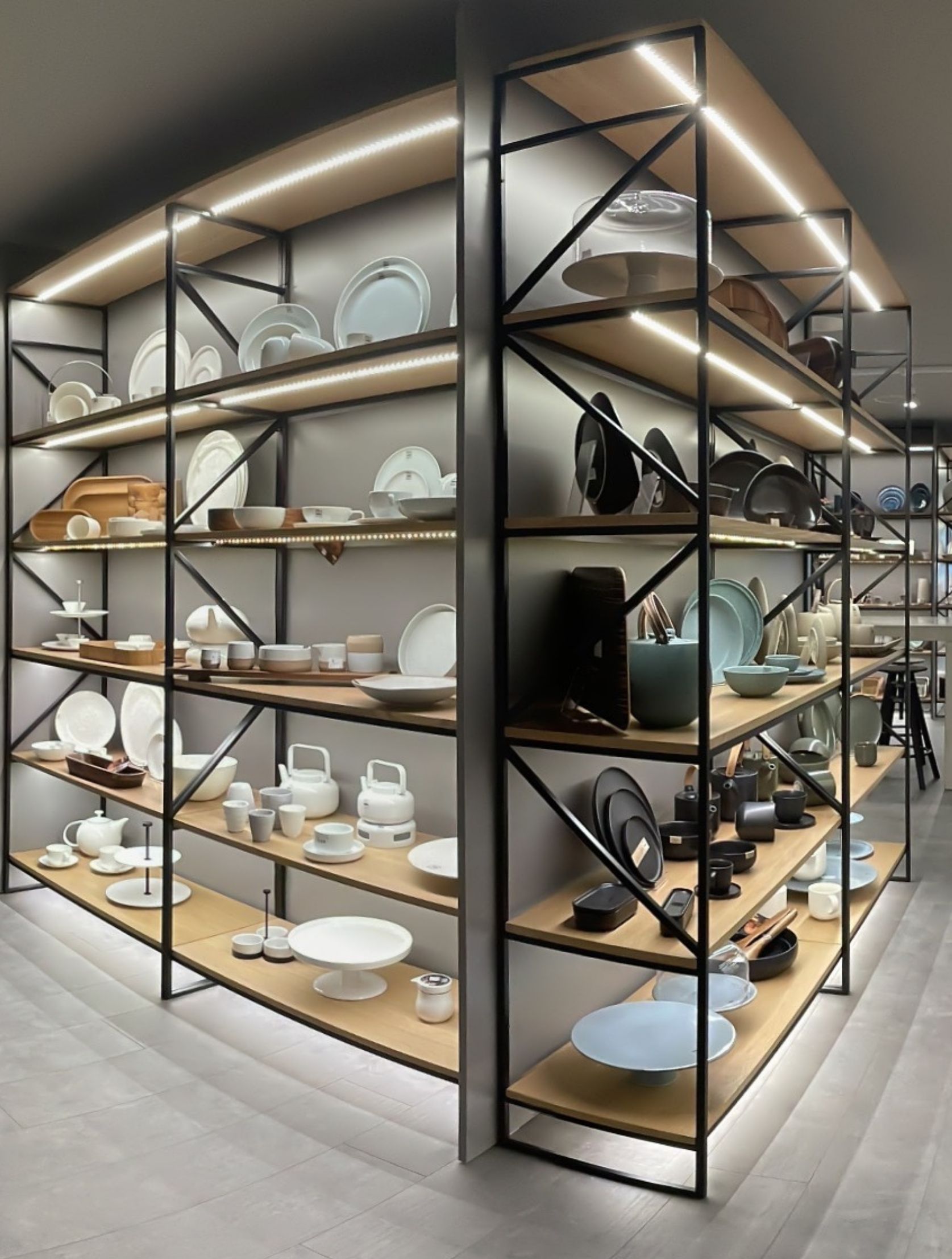 Showroom iç mekan düzeni